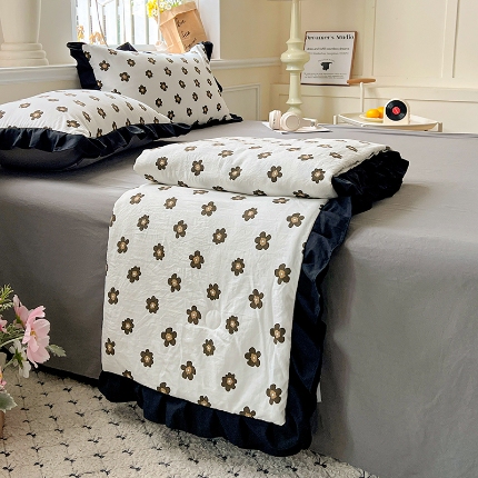 91家纺网 家纺一手货源 找家纺 （总）鑫利来家纺 2025爆款法式赫本风水洗棉韩版荷叶花边云朵棉夏被夏凉被空调被四件套直播爆款