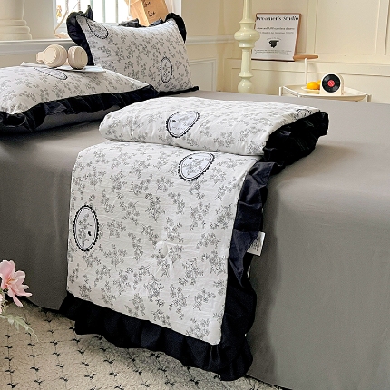 91家纺网 家纺一手货源 找家纺 （总）鑫利来家纺 2025爆款法式赫本风水洗棉韩版荷叶花边云朵棉夏被夏凉被空调被四件套直播爆款