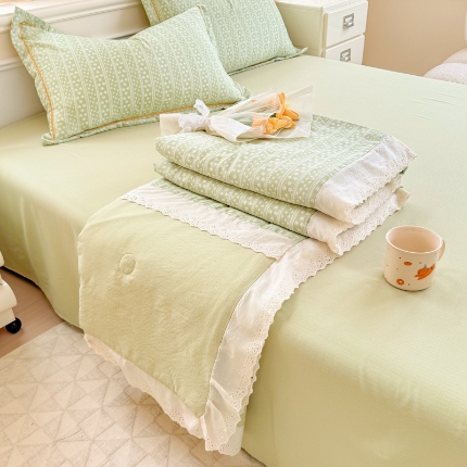 91家纺网 家纺一手货源 找家纺 （总）【苏东来】2025小清新韩版印花蕾丝花边皱皱棉工艺款拼接单夏被四件套韩式赫本碎花荷叶边夏凉被子空调被双人春秋被可水洗