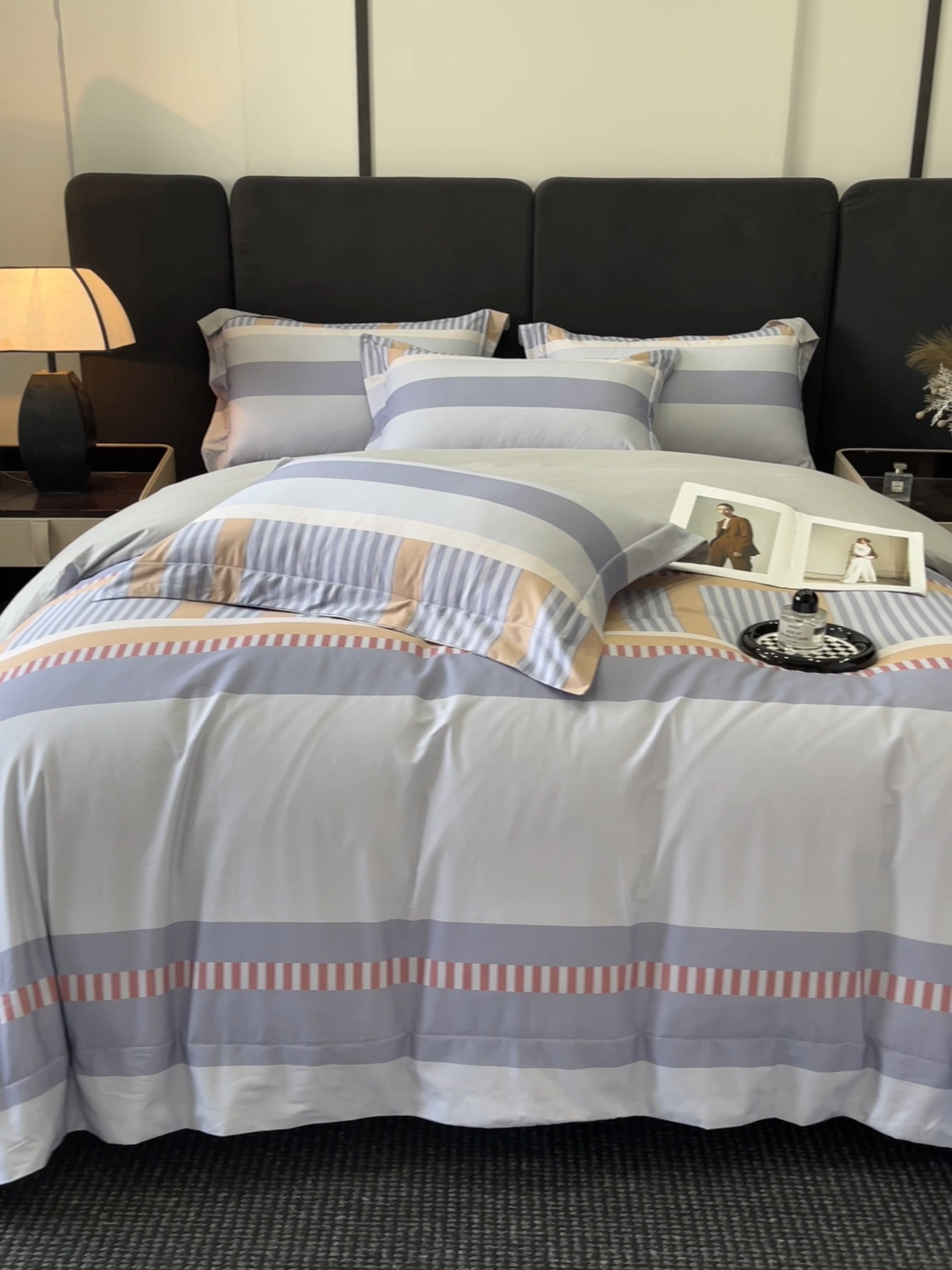 91家纺网 家纺一手货源 找家纺 （总）（控价）2025新款 专版花型 高克重A类 全棉长绒棉数码印花四件套-布拉格之恋