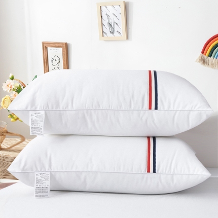 91家纺网 家纺一手货源 找家纺 兴丝露枕芯 英伦风全棉彩条羽丝枕 羽丝绒枕芯 枕头 枕芯 全棉酒店枕 单人枕 全棉枕芯