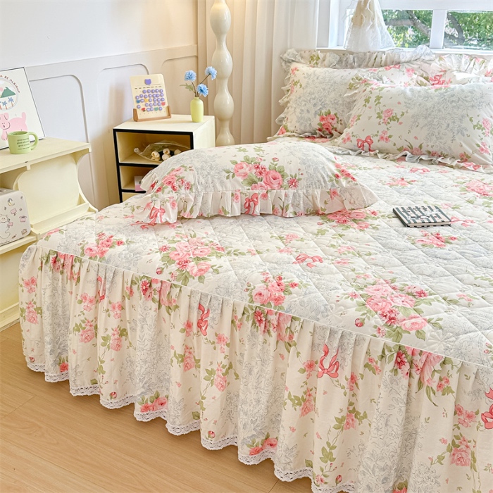 91家纺网 家纺一手货源 找家纺 忘忧草 2025新款全棉夹棉印花床裙四件套纯棉 柏林花涧