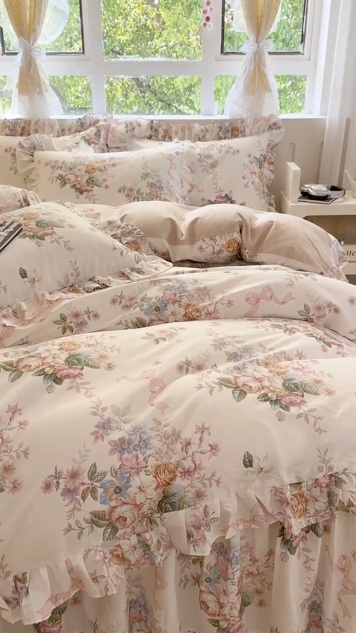 91家纺网 家纺一手货源 找家纺 忘忧草 2025新款全棉夹棉印花床裙四件套纯棉 花颜悦色