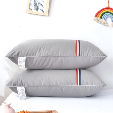 91家纺网 家纺一手货源 找家纺 兴丝露枕芯 英伦风全棉彩条羽丝枕 羽丝绒枕芯 枕头 枕芯 全棉酒店枕 单人枕 全棉枕芯