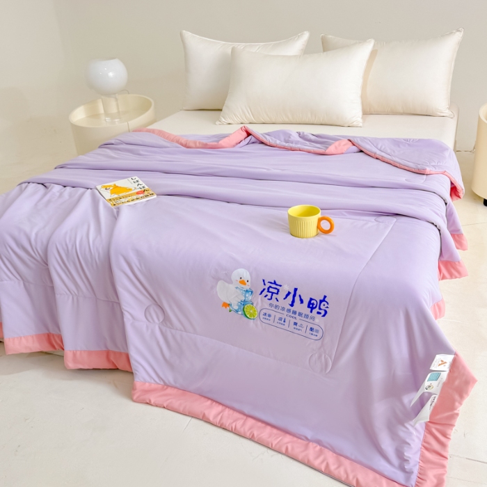 91家纺网 家纺一手货源 找家纺 【苏东来】2025年夏季高端真锦氨凉感夏被纯色空调被单双人夏被春秋被子冰丝夏被被芯直播爆款 凉小鸭紫