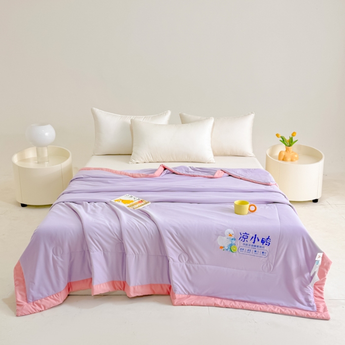91家纺网 家纺一手货源 找家纺 【苏东来】2025年夏季高端真锦氨凉感夏被纯色空调被单双人夏被春秋被子冰丝夏被被芯直播爆款 凉小鸭紫