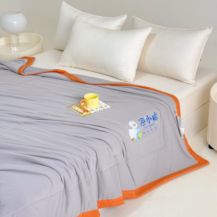 91家纺网 家纺一手货源 找家纺 【苏东来】2025年夏季高端真锦氨凉感夏被纯色空调被单双人夏被春秋被子冰丝夏被被芯直播爆款 凉小鸭浅灰