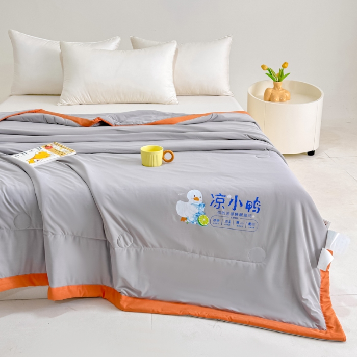 91家纺网 家纺一手货源 找家纺 【苏东来】2025年夏季高端真锦氨凉感夏被纯色空调被单双人夏被春秋被子冰丝夏被被芯直播爆款 凉小鸭浅灰