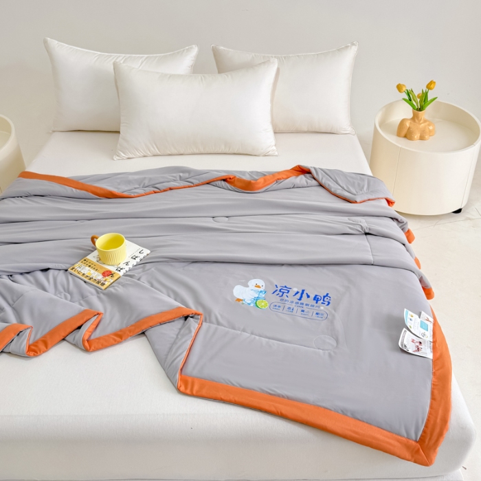 91家纺网 家纺一手货源 找家纺 【苏东来】2025年夏季高端真锦氨凉感夏被纯色空调被单双人夏被春秋被子冰丝夏被被芯直播爆款 凉小鸭浅灰