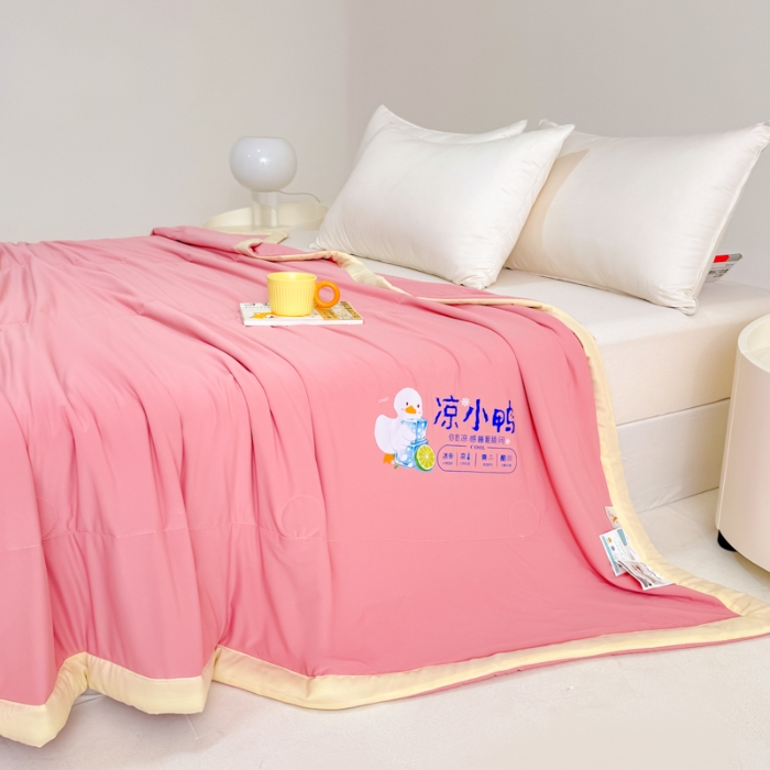 91家纺网 家纺一手货源 找家纺 【苏东来】2025年夏季高端真锦氨凉感夏被纯色空调被单双人夏被春秋被子冰丝夏被被芯直播爆款 凉小鸭粉