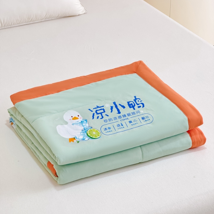 91家纺网 家纺一手货源 找家纺 【苏东来】2025年夏季高端真锦氨凉感夏被纯色空调被单双人夏被春秋被子冰丝夏被被芯直播爆款 凉小鸭天青