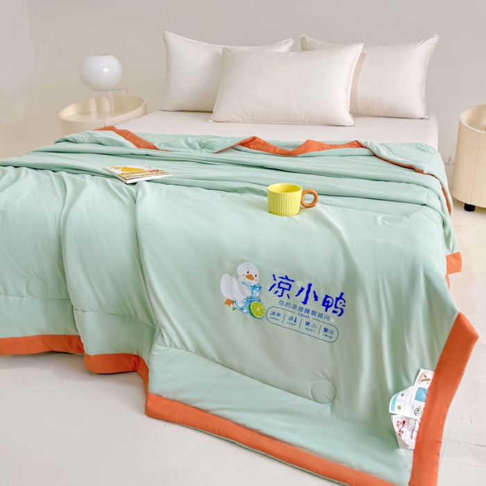 91家纺网 家纺一手货源 找家纺 【苏东来】2025年夏季高端真锦氨凉感夏被纯色空调被单双人夏被春秋被子冰丝夏被被芯直播爆款 凉小鸭天青