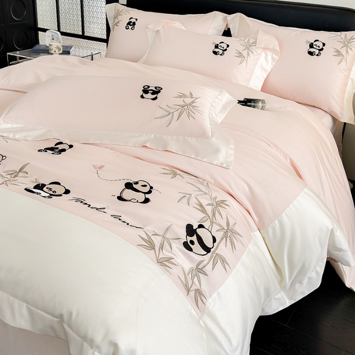 91家纺网 家纺一手货源 找家纺 春夏新品50*50S贡缎长绒棉刺绣四件套纯棉床单床笠高档礼盒装 桃花粉-熊猫乐园-贡缎长绒棉