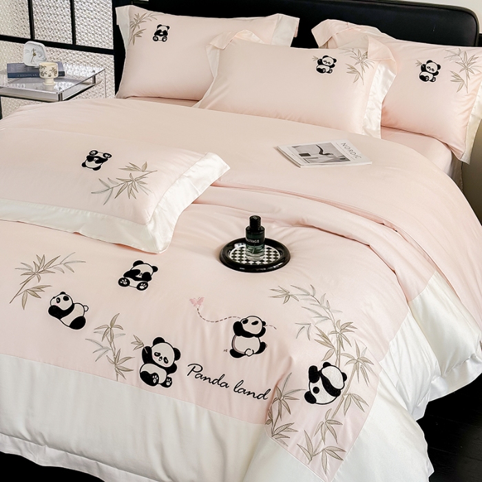 91家纺网 家纺一手货源 找家纺 春夏新品50*50S贡缎长绒棉刺绣四件套纯棉床单床笠高档礼盒装 桃花粉-熊猫乐园-贡缎长绒棉