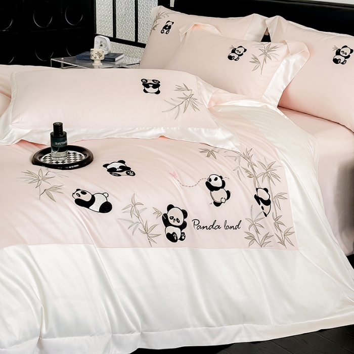 91家纺网 家纺一手货源 找家纺 春夏新品50*50S贡缎长绒棉刺绣四件套纯棉床单床笠高档礼盒装 桃花粉-熊猫乐园-贡缎长绒棉