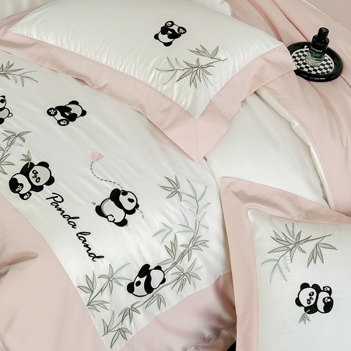 91家纺网 家纺一手货源 找家纺 春夏新品50*50S贡缎长绒棉刺绣四件套纯棉床单床笠高档礼盒装 白拼粉-熊猫乐园-贡缎长绒棉