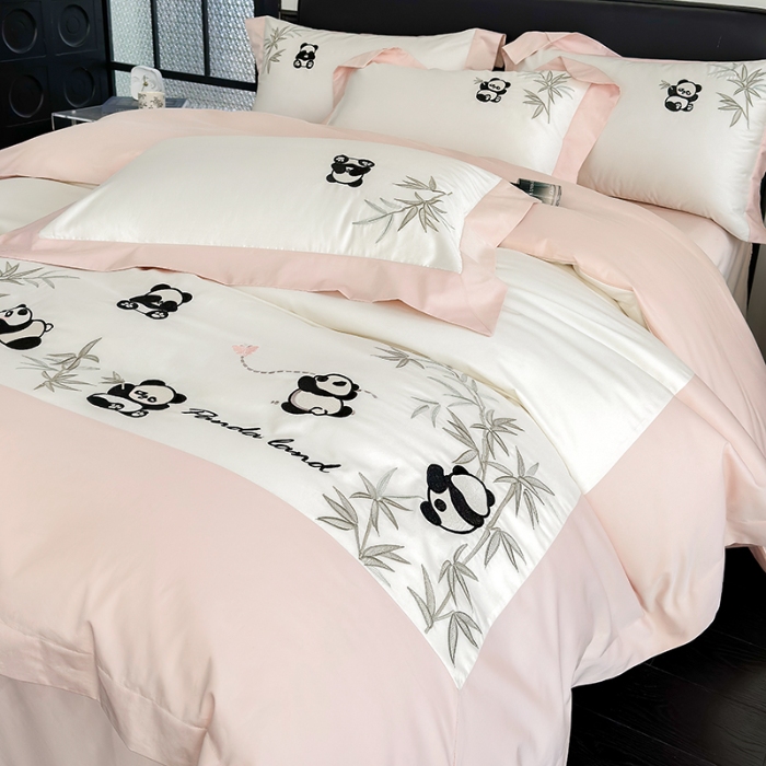 91家纺网 家纺一手货源 找家纺 春夏新品50*50S贡缎长绒棉刺绣四件套纯棉床单床笠高档礼盒装 白拼粉-熊猫乐园-贡缎长绒棉