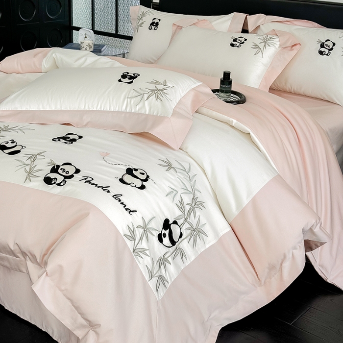 91家纺网 家纺一手货源 找家纺 春夏新品50*50S贡缎长绒棉刺绣四件套纯棉床单床笠高档礼盒装 白拼粉-熊猫乐园-贡缎长绒棉