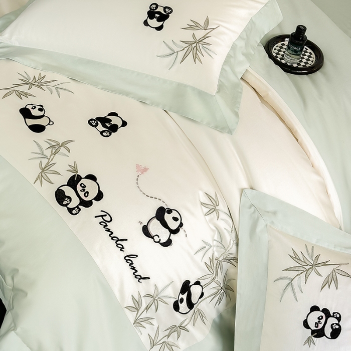 91家纺网 家纺一手货源 找家纺 春夏新品50*50S贡缎长绒棉刺绣四件套纯棉床单床笠高档礼盒装 白拼绿-熊猫乐园-贡缎长绒棉