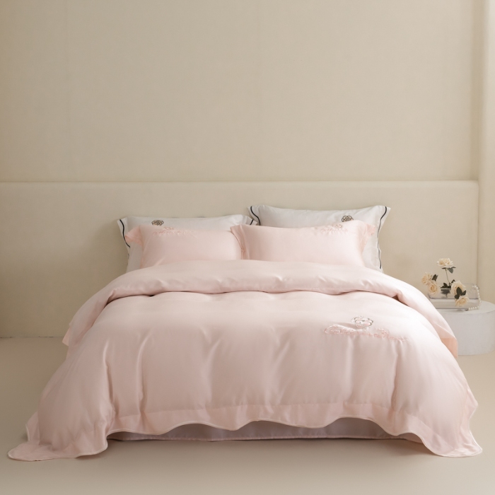 91家纺网 家纺一手货源 找家纺 春夏新品超细旦冷凝刺绣四件套100%莱赛尔高档礼盒装 淡藕粉-赫本-超细旦