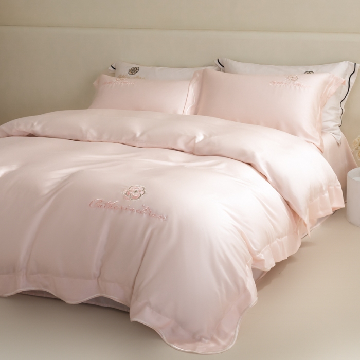 91家纺网 家纺一手货源 找家纺 春夏新品超细旦冷凝刺绣四件套100%莱赛尔高档礼盒装 淡藕粉-赫本-超细旦