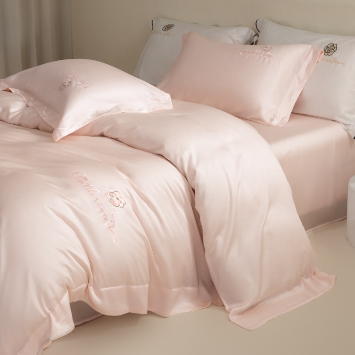 91家纺网 家纺一手货源 找家纺 春夏新品超细旦冷凝刺绣四件套100%莱赛尔高档礼盒装 淡藕粉-赫本-超细旦