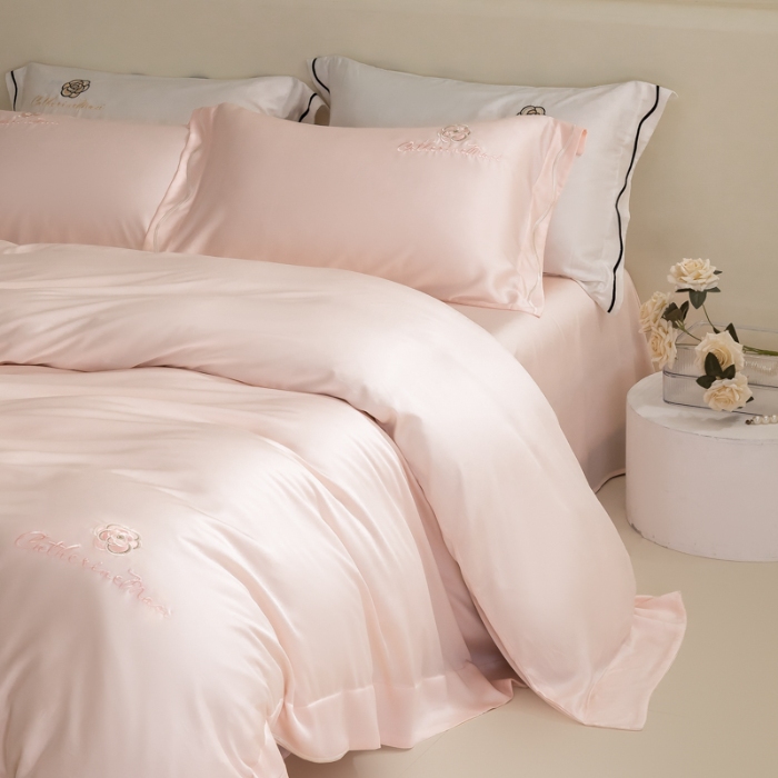 91家纺网 家纺一手货源 找家纺 春夏新品超细旦冷凝刺绣四件套100%莱赛尔高档礼盒装 淡藕粉-赫本-超细旦