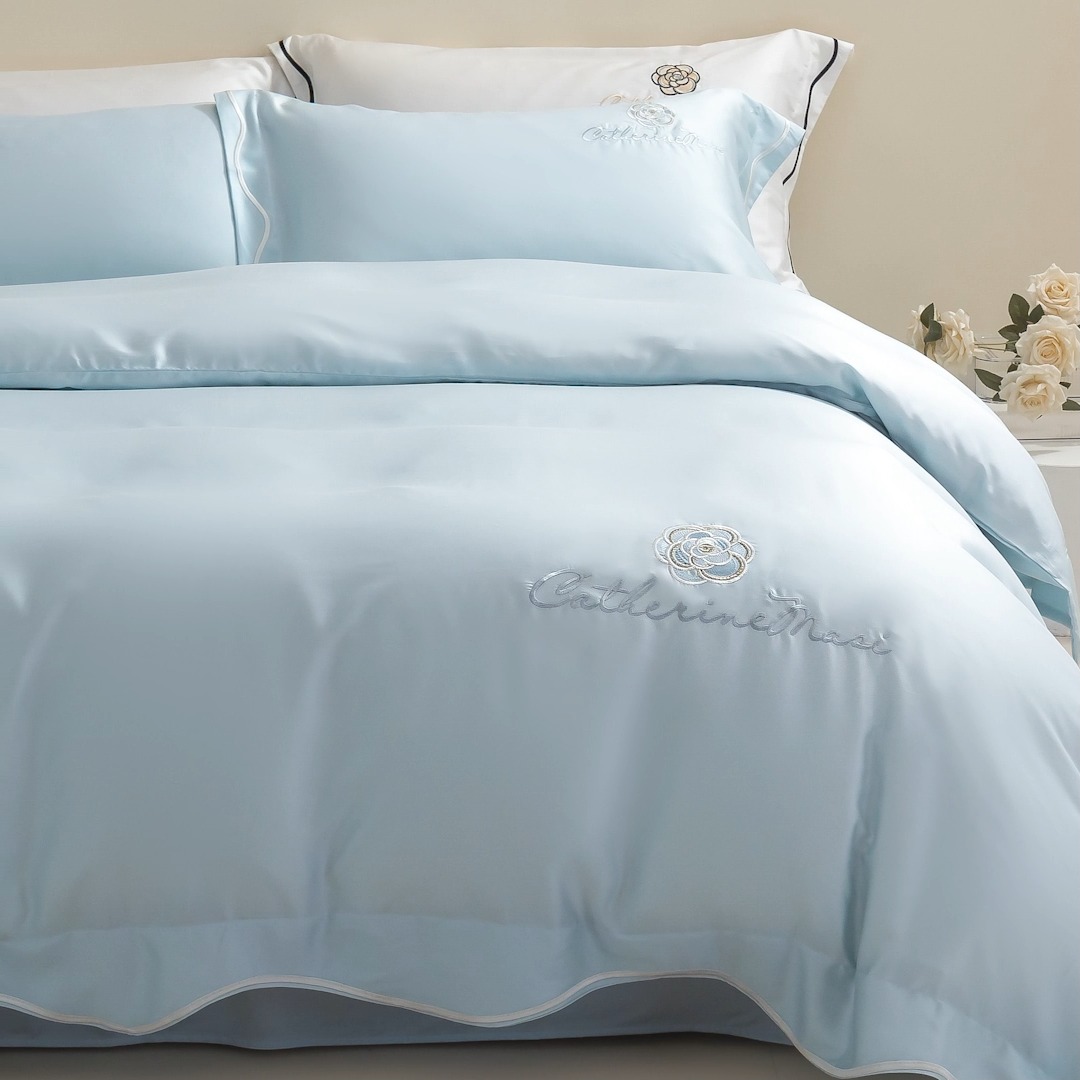 91家纺网 家纺一手货源 找家纺 春夏新品超细旦冷凝刺绣四件套100%莱赛尔高档礼盒装 冰川蓝-赫本-超细旦