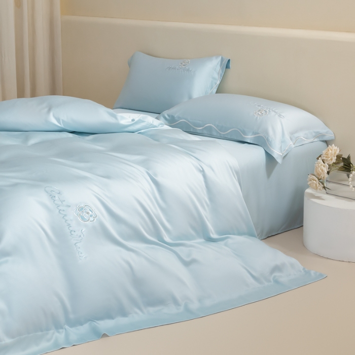 91家纺网 家纺一手货源 找家纺 春夏新品超细旦冷凝刺绣四件套100%莱赛尔高档礼盒装 冰川蓝-赫本-超细旦