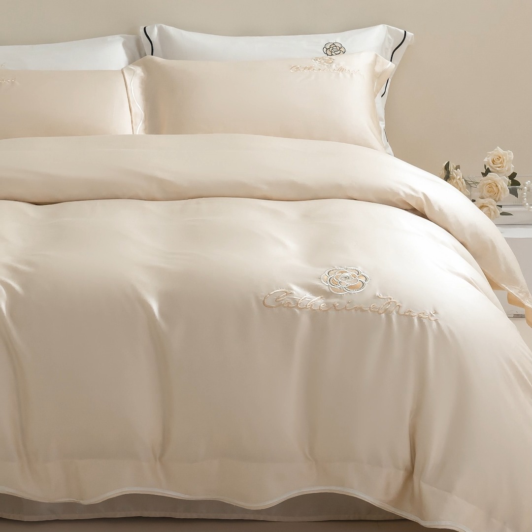 91家纺网 家纺一手货源 找家纺 春夏新品超细旦冷凝刺绣四件套100%莱赛尔高档礼盒装 鎏金--赫本-超细旦