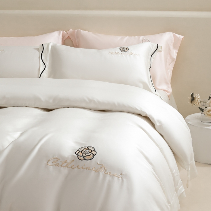 91家纺网 家纺一手货源 找家纺 春夏新品超细旦冷凝刺绣四件套100%莱赛尔高档礼盒装 奶油白-赫本-超细旦