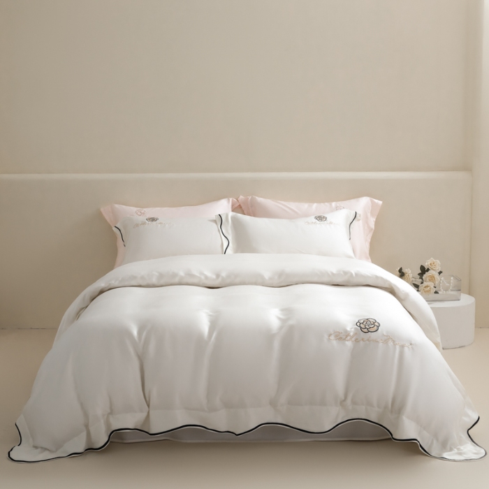 91家纺网 家纺一手货源 找家纺 春夏新品超细旦冷凝刺绣四件套100%莱赛尔高档礼盒装 奶油白-赫本-超细旦