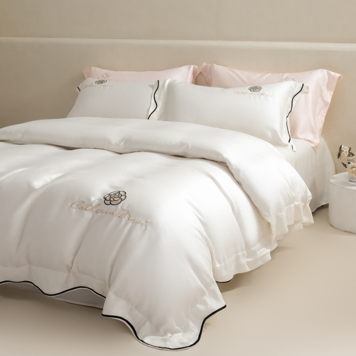 91家纺网 家纺一手货源 找家纺 春夏新品超细旦冷凝刺绣四件套100%莱赛尔高档礼盒装 奶油白-赫本-超细旦