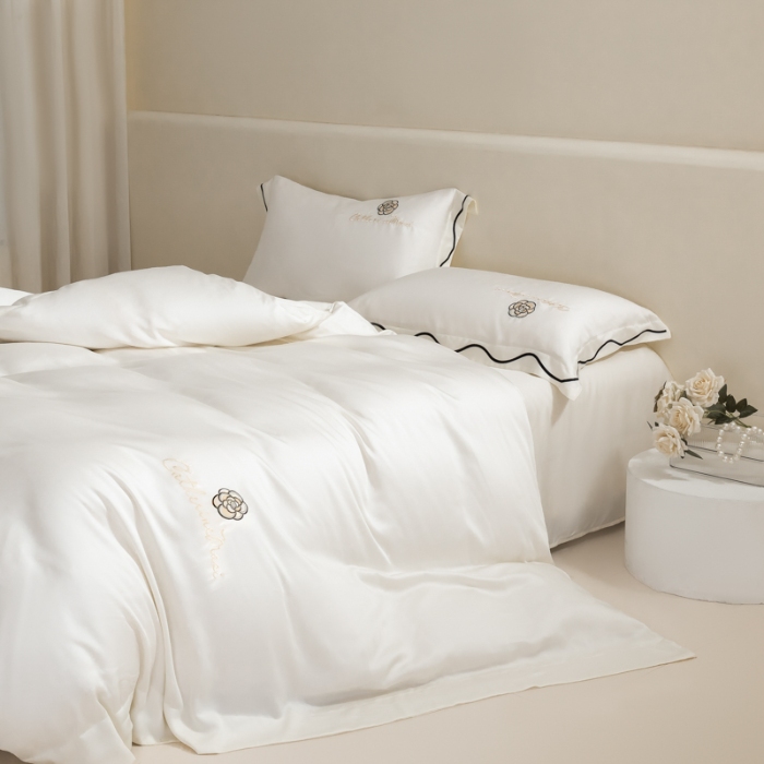 91家纺网 家纺一手货源 找家纺 春夏新品超细旦冷凝刺绣四件套100%莱赛尔高档礼盒装 奶油白-赫本-超细旦