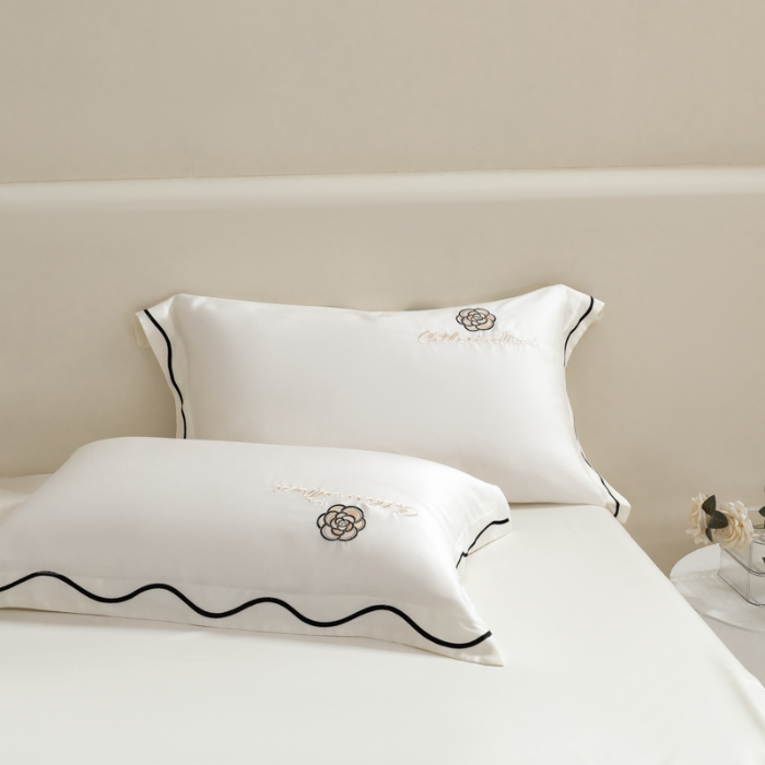 91家纺网 家纺一手货源 找家纺 春夏新品超细旦冷凝刺绣四件套100%莱赛尔高档礼盒装 奶油白-赫本-超细旦