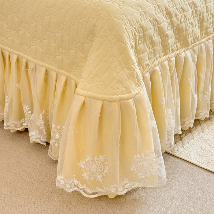 91家纺网 家纺一手货源 找家纺 漫布云家纺2025春夏新品韩版甜美公主风超柔水洗棉床盖四件套刺绣针织棉双层纱纯棉棉麻全棉少女心夹棉床裙款夏被款床盖四件套  幻蝶-嫩黄