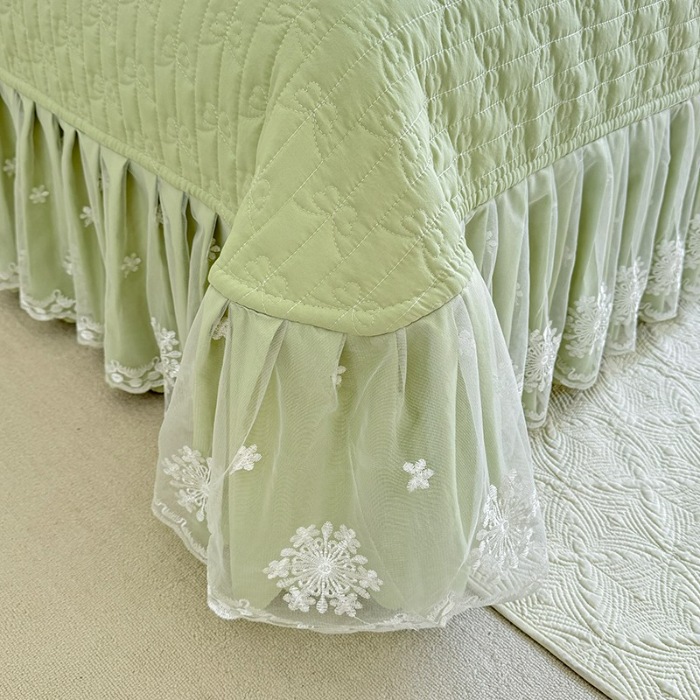 91家纺网 家纺一手货源 找家纺 漫布云家纺2025春夏新品韩版甜美公主风超柔水洗棉床盖四件套刺绣针织棉双层纱纯棉棉麻全棉少女心夹棉床裙款夏被款床盖四件套  幻蝶-嫩芽绿 