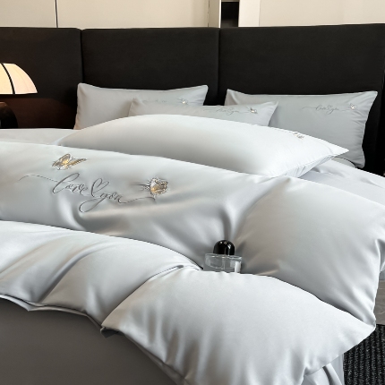 91家纺网 家纺一手货源 找家纺 （总）2025新款 专版花型 A类 精工刺绣款高克重云朵亲肤棉四件套--蝶舞 