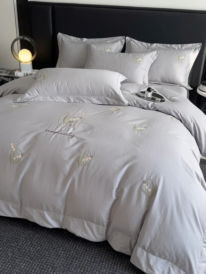 91家纺网 家纺一手货源 找家纺 （总）（控价）2025新款 专版花型 高克重A类 全棉长绒棉满屏重工刺绣四件套-铃兰物语