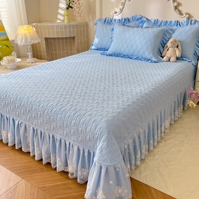 91家纺网 家纺一手货源 找家纺 苏米娜家纺2025春夏新品韩版甜美公主风超柔水洗棉床盖四件套刺绣针织棉双层纱纯棉棉麻全棉少女心夹棉床裙款夏被款床盖 花夕-婴儿蓝