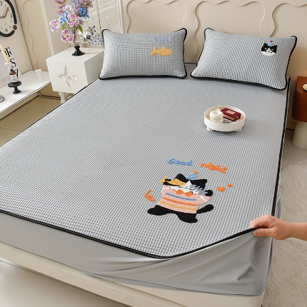 91家纺网 家纺一手货源 找家纺 （总）炫拼  2025新款A类凉豆豆华夫格卡通绣花床笠款三件套