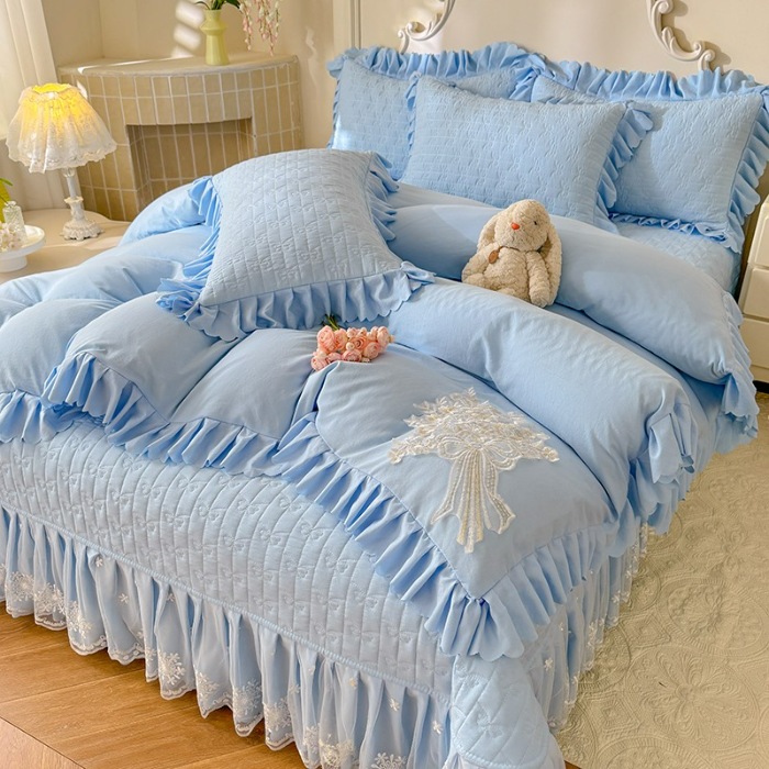 91家纺网 家纺一手货源 找家纺 苏米娜家纺2025春夏新品韩版甜美公主风超柔水洗棉床盖四件套刺绣针织棉双层纱纯棉棉麻全棉少女心夹棉床裙款夏被款床盖 花夕-婴儿蓝