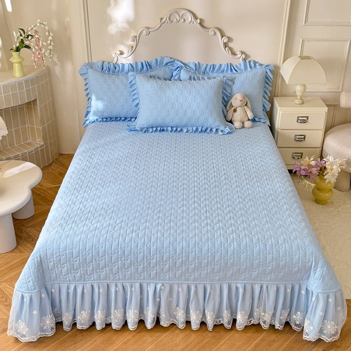 91家纺网 家纺一手货源 找家纺 苏米娜家纺2025春夏新品韩版甜美公主风超柔水洗棉床盖四件套刺绣针织棉双层纱纯棉棉麻全棉少女心夹棉床裙款夏被款床盖 花夕-婴儿蓝