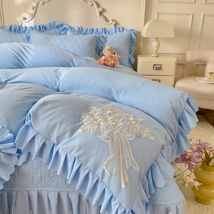 91家纺网 家纺一手货源 找家纺 苏米娜家纺2025春夏新品韩版甜美公主风超柔水洗棉床盖四件套刺绣针织棉双层纱纯棉棉麻全棉少女心夹棉床裙款夏被款床盖 花夕-婴儿蓝