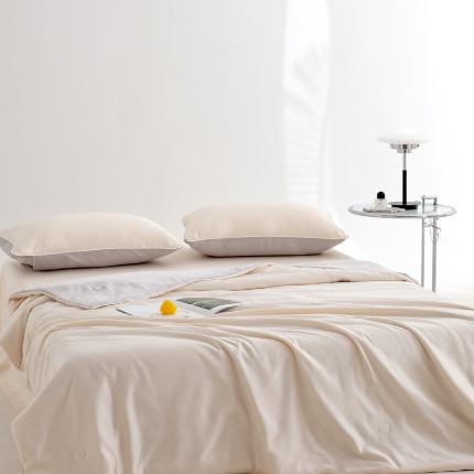 91家纺网 家纺一手货源 找家纺 仁凯家纺 2025新款A类莱赛尔天丝纤维夏凉被双拼色（20%莱赛尔天丝纤维填充，包过检）【提供买家秀】 奶昔白+冰川灰