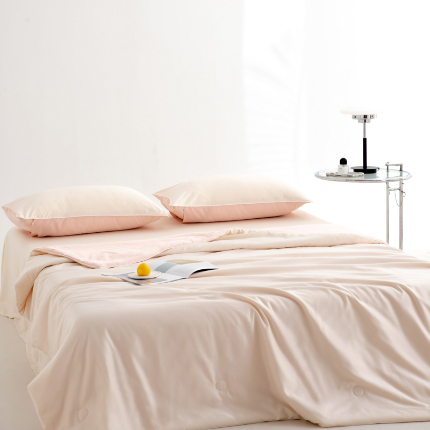 91家纺网 家纺一手货源 找家纺 仁凯家纺 2025新款A类莱赛尔天丝纤维夏凉被双拼色（20%莱赛尔天丝纤维填充，包过检）【提供买家秀】 奶昔白+樱花粉