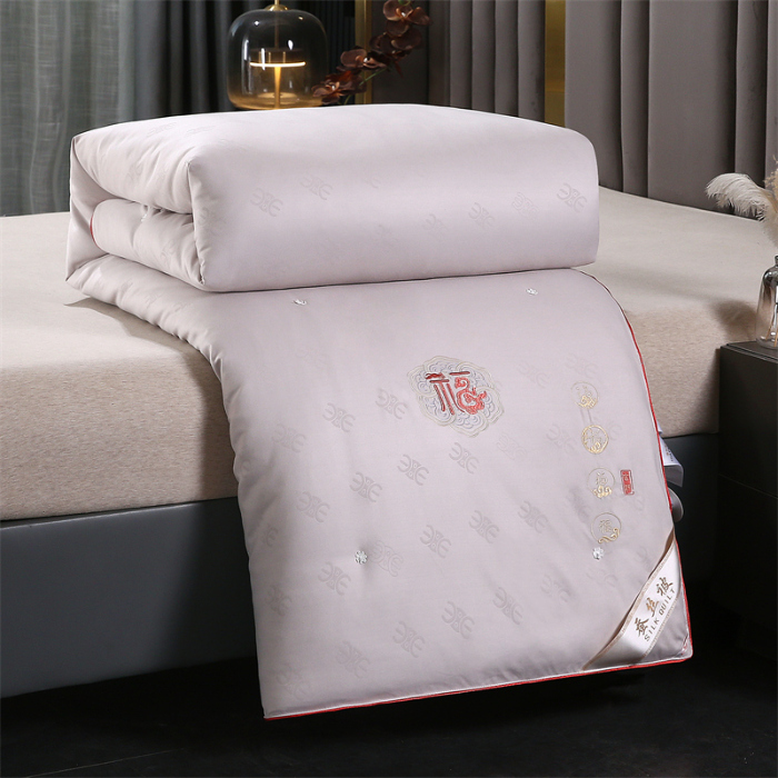 91家纺网 家纺一手货源 找家纺 芭芭棉家纺 2025春夏新款全棉纯棉百福被被子被芯 百福刺绣-灰