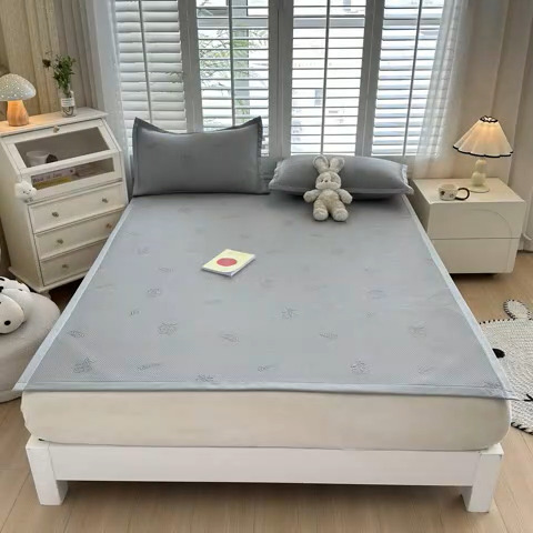 91家纺网 家纺一手货源 找家纺 （总）畅畅家纺 2025新款A类PE提花软席凉感冰豆豆凉席三件套