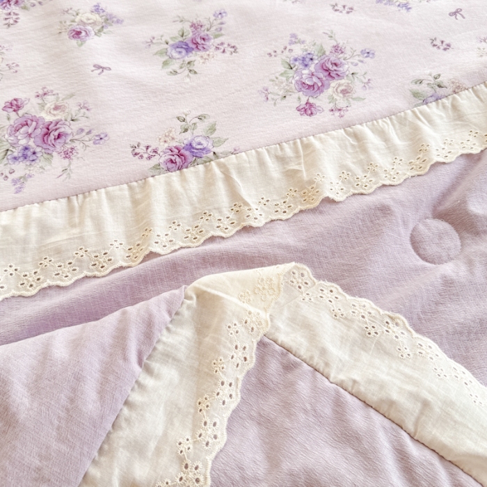 91家纺网 家纺一手货源 找家纺 （总）【苏东来】2025小清新韩版印花蕾丝花边皱皱棉工艺款拼接单夏被四件套韩式赫本碎花荷叶边夏凉被子空调被双人春秋被可水洗