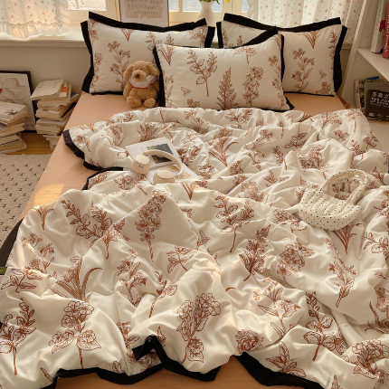 91家纺网 家纺一手货源 找家纺 （总）花伞家居 2025新款赫本高级感黑白系列花边水洗棉夏凉被夏被四件套